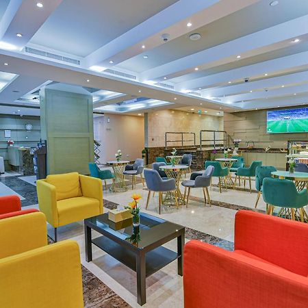 Vista Hotel Apartments Deluxe ドバイ エクステリア 写真
