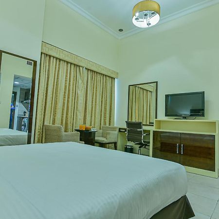 Vista Hotel Apartments Deluxe ドバイ エクステリア 写真