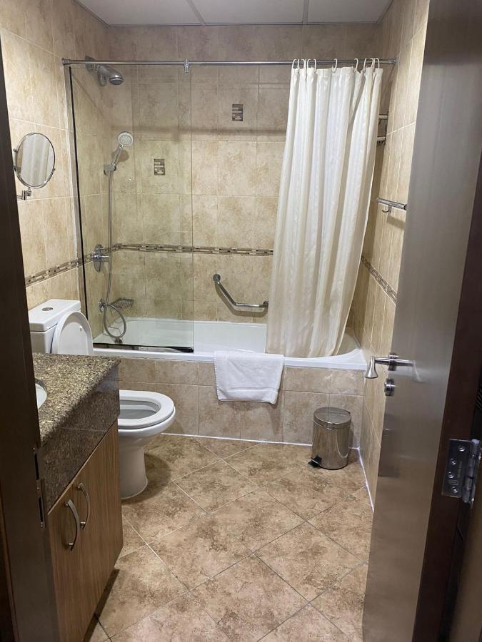 Vista Hotel Apartments Deluxe ドバイ エクステリア 写真