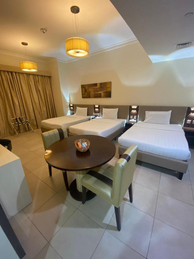 Vista Hotel Apartments Deluxe ドバイ エクステリア 写真