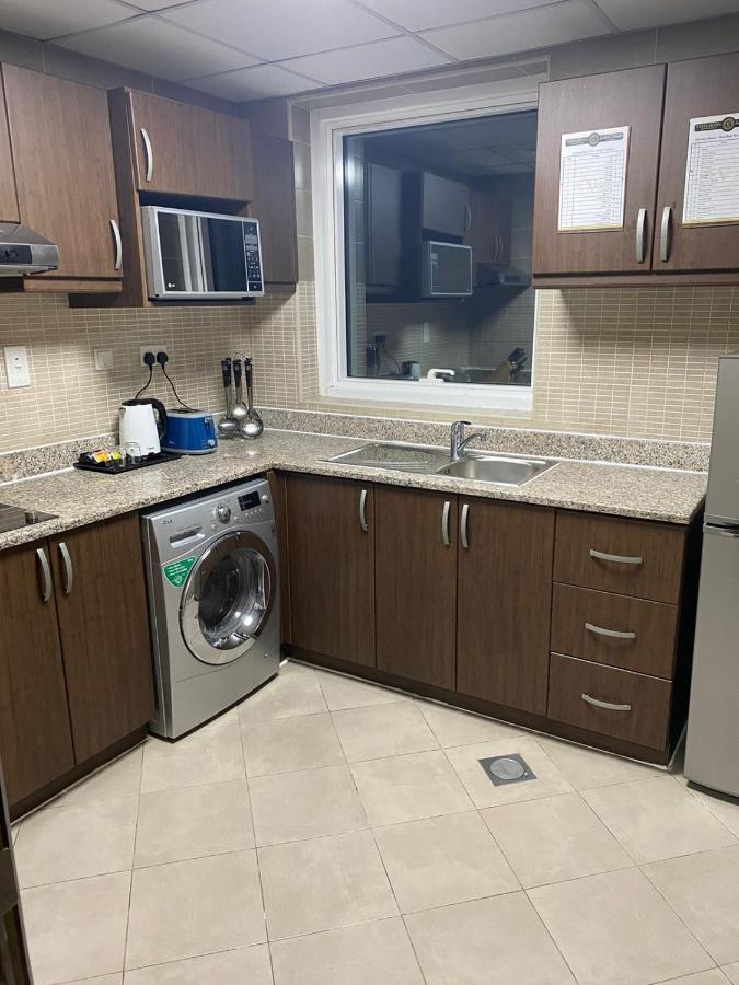 Vista Hotel Apartments Deluxe ドバイ エクステリア 写真