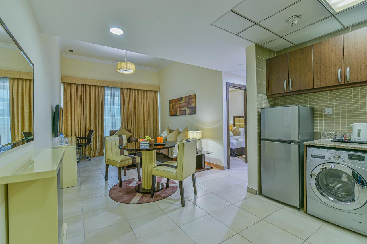 Vista Hotel Apartments Deluxe ドバイ エクステリア 写真