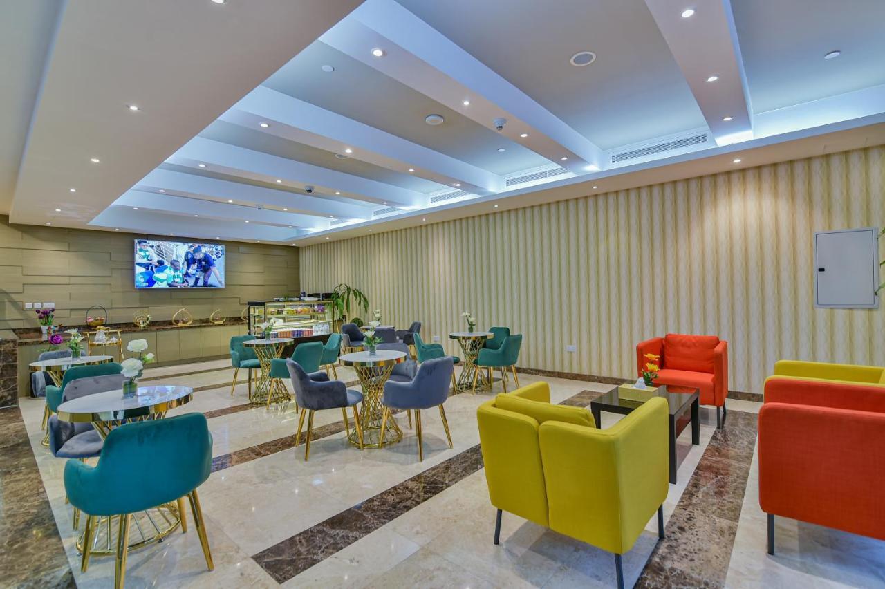 Vista Hotel Apartments Deluxe ドバイ エクステリア 写真