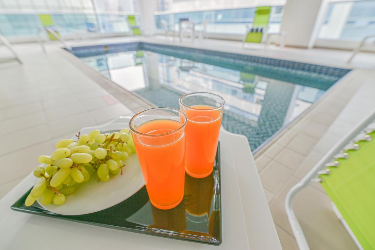Vista Hotel Apartments Deluxe ドバイ エクステリア 写真