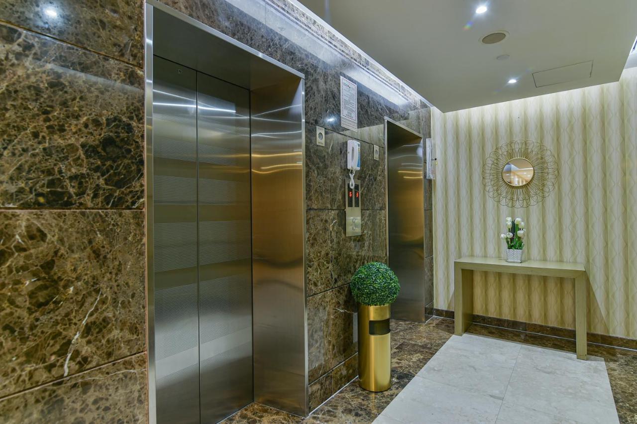 Vista Hotel Apartments Deluxe ドバイ エクステリア 写真