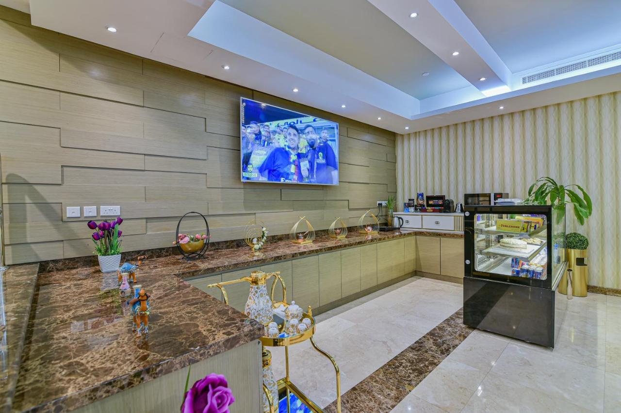 Vista Hotel Apartments Deluxe ドバイ エクステリア 写真