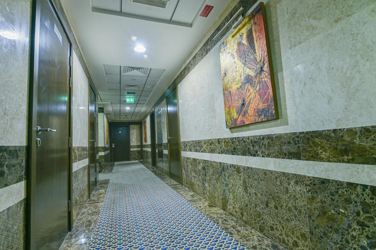 Vista Hotel Apartments Deluxe ドバイ エクステリア 写真