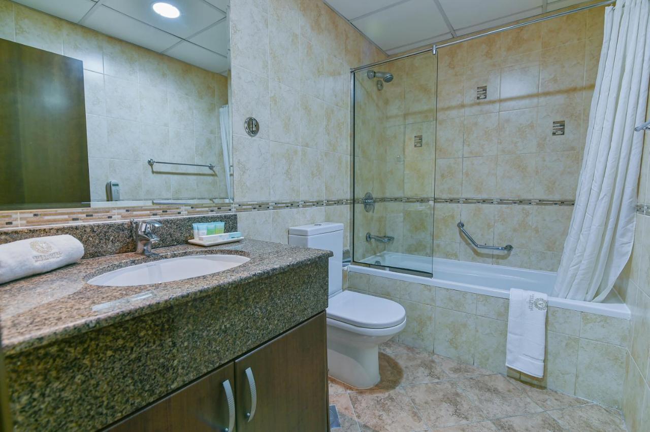 Vista Hotel Apartments Deluxe ドバイ エクステリア 写真