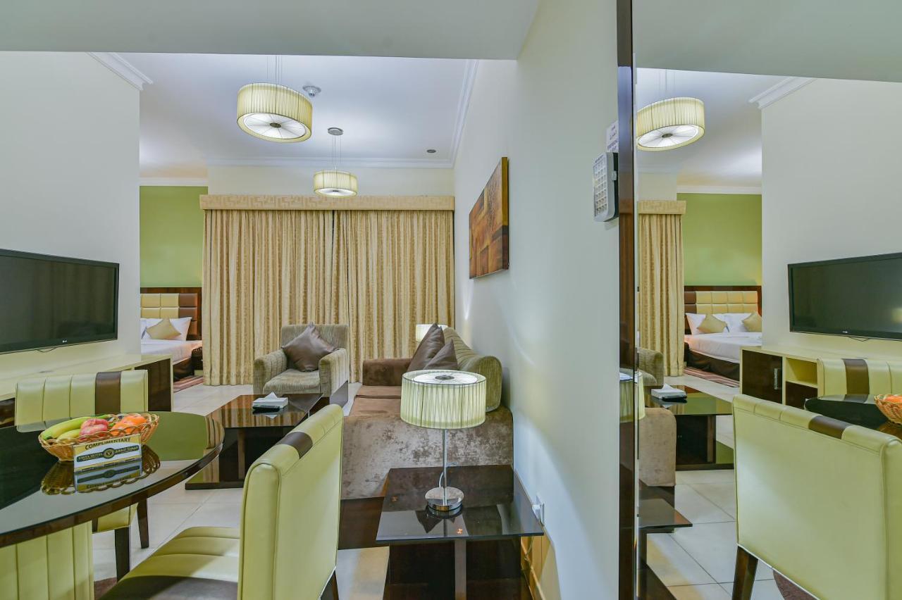Vista Hotel Apartments Deluxe ドバイ エクステリア 写真