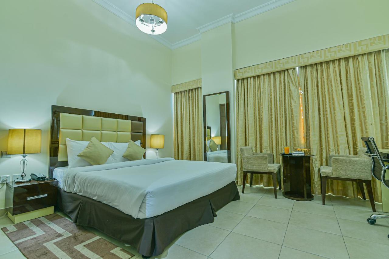 Vista Hotel Apartments Deluxe ドバイ エクステリア 写真