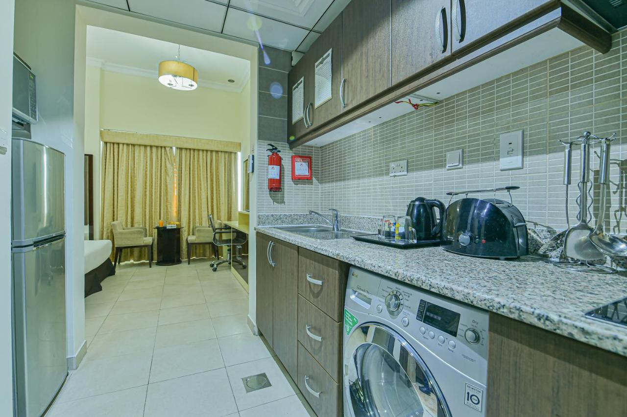 Vista Hotel Apartments Deluxe ドバイ エクステリア 写真