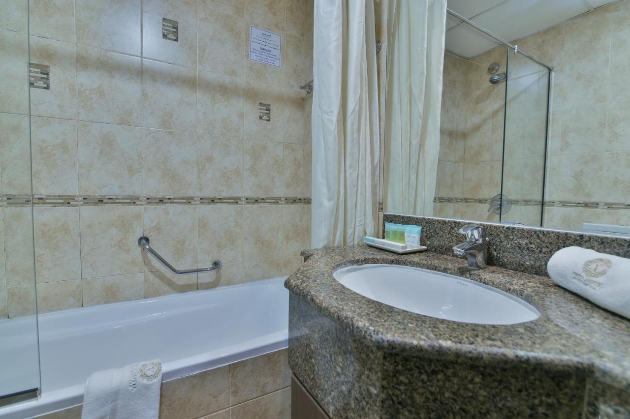 Vista Hotel Apartments Deluxe ドバイ エクステリア 写真