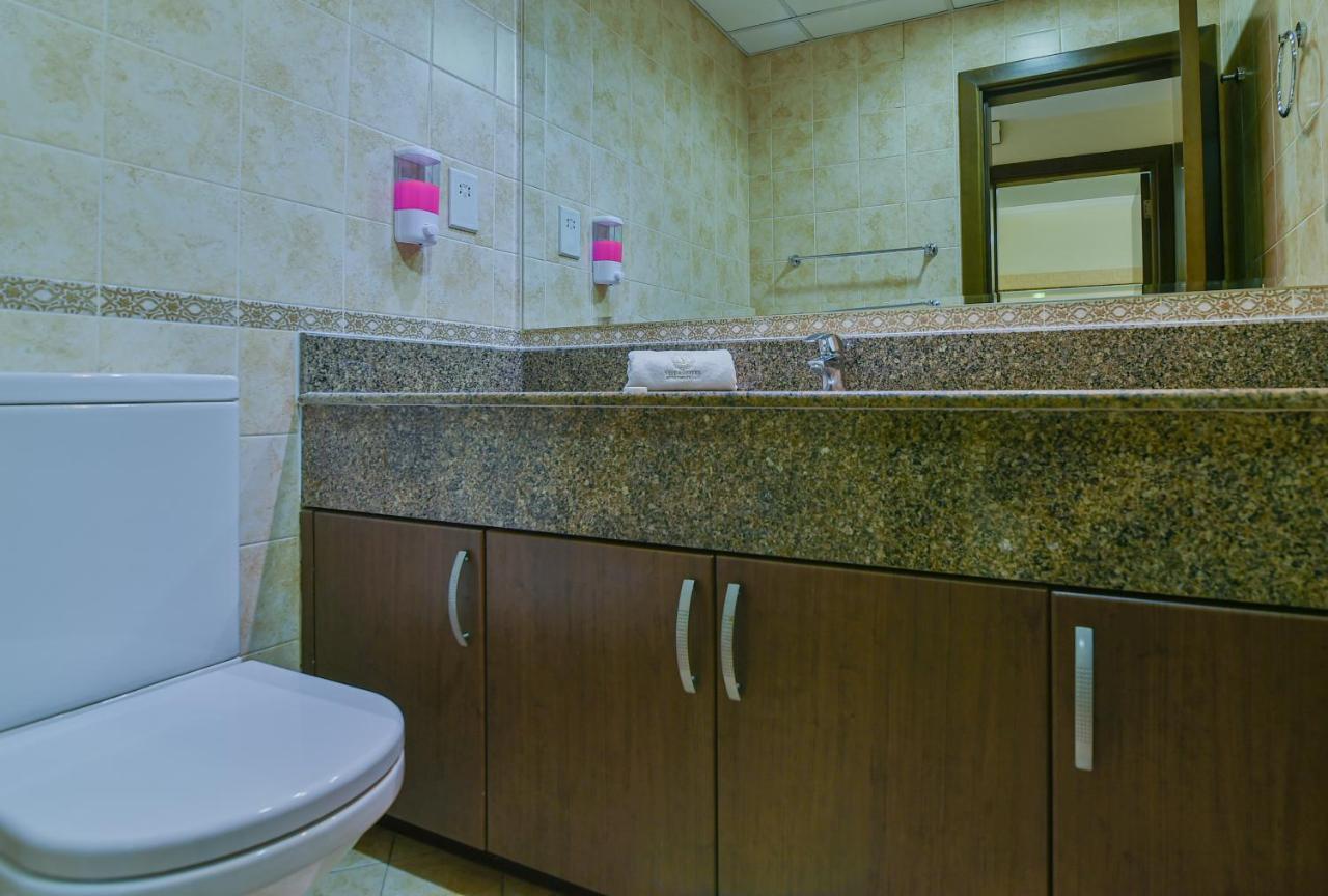 Vista Hotel Apartments Deluxe ドバイ エクステリア 写真
