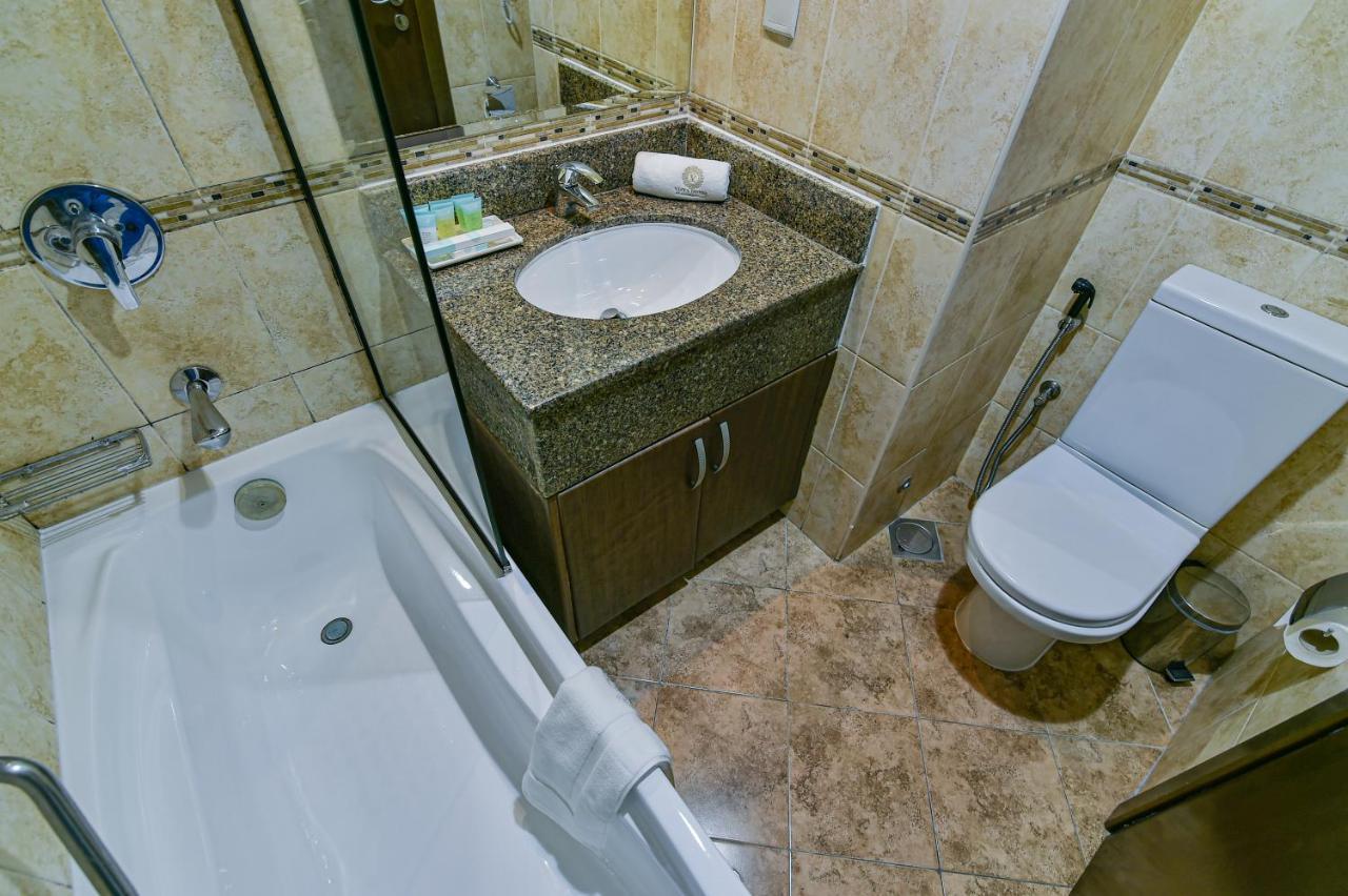 Vista Hotel Apartments Deluxe ドバイ エクステリア 写真