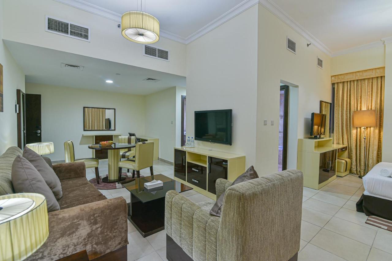 Vista Hotel Apartments Deluxe ドバイ エクステリア 写真